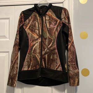 Size medium ladies huntworth zip up sweatshirt/ jacket with front pockets.